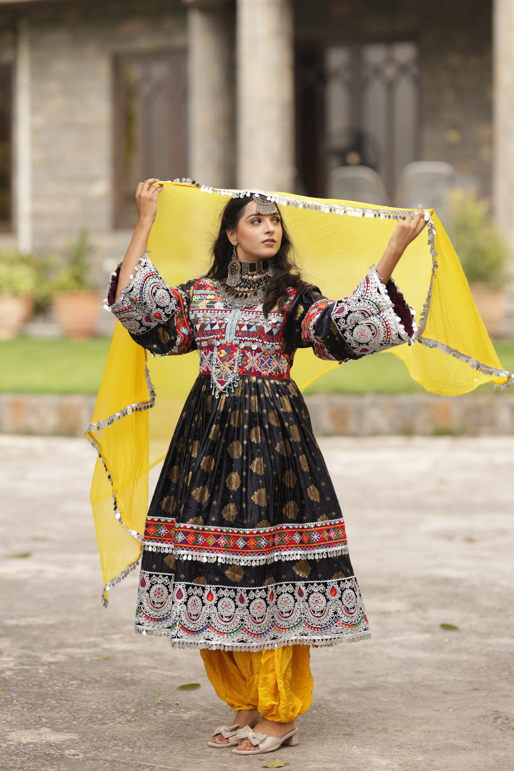 ZAREEN (زرين)