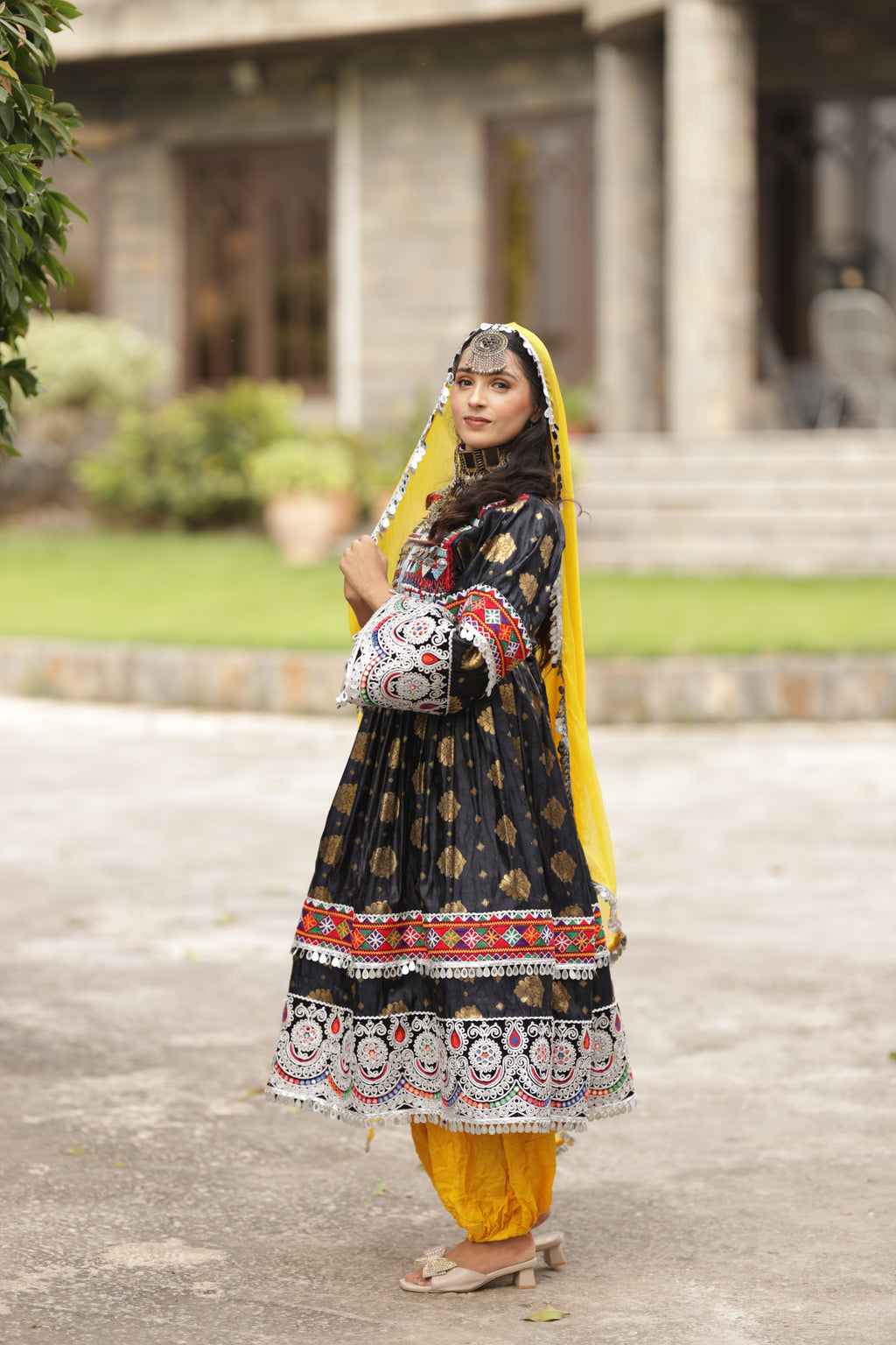 ZAREEN (زرين)