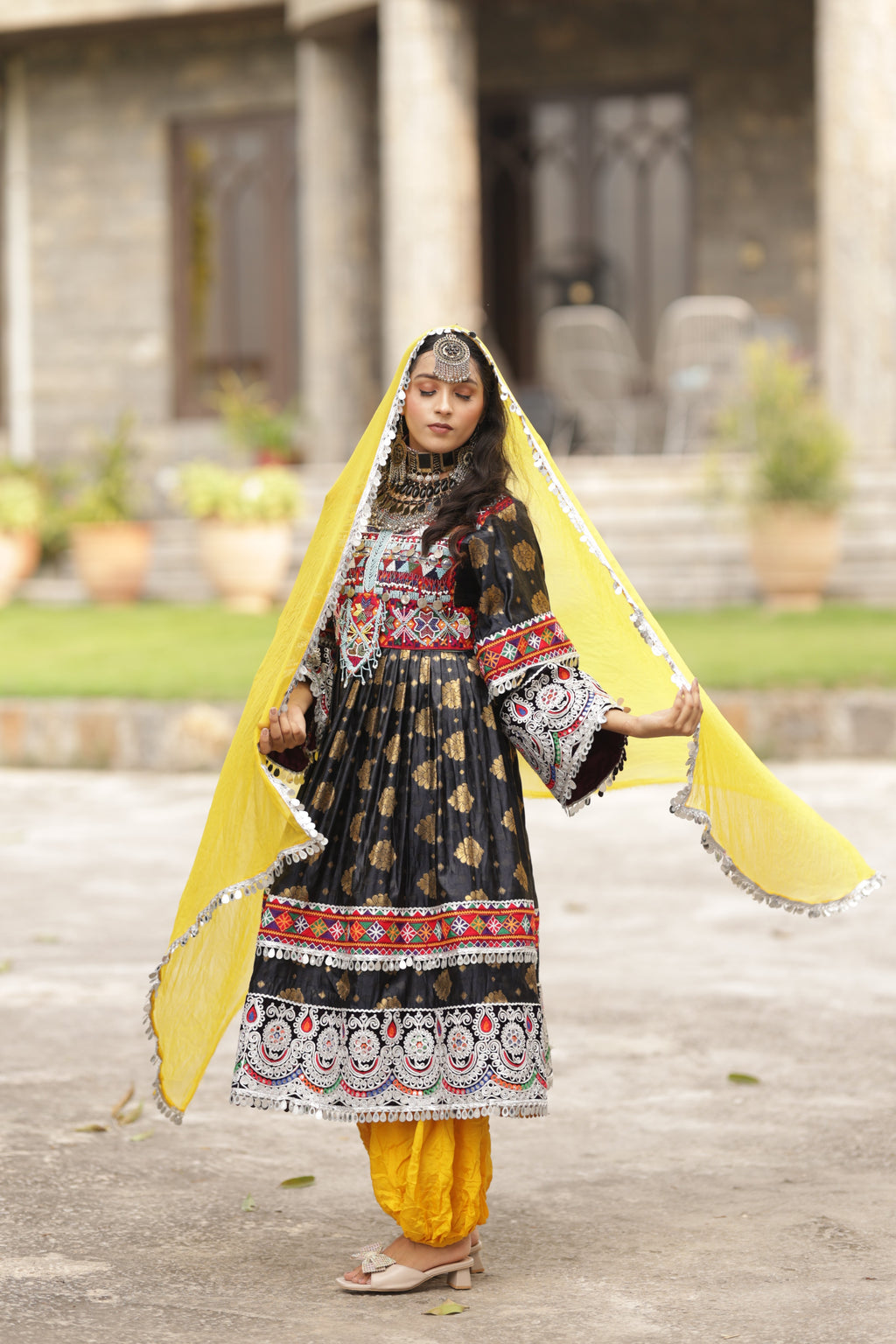 ZAREEN (زرين)