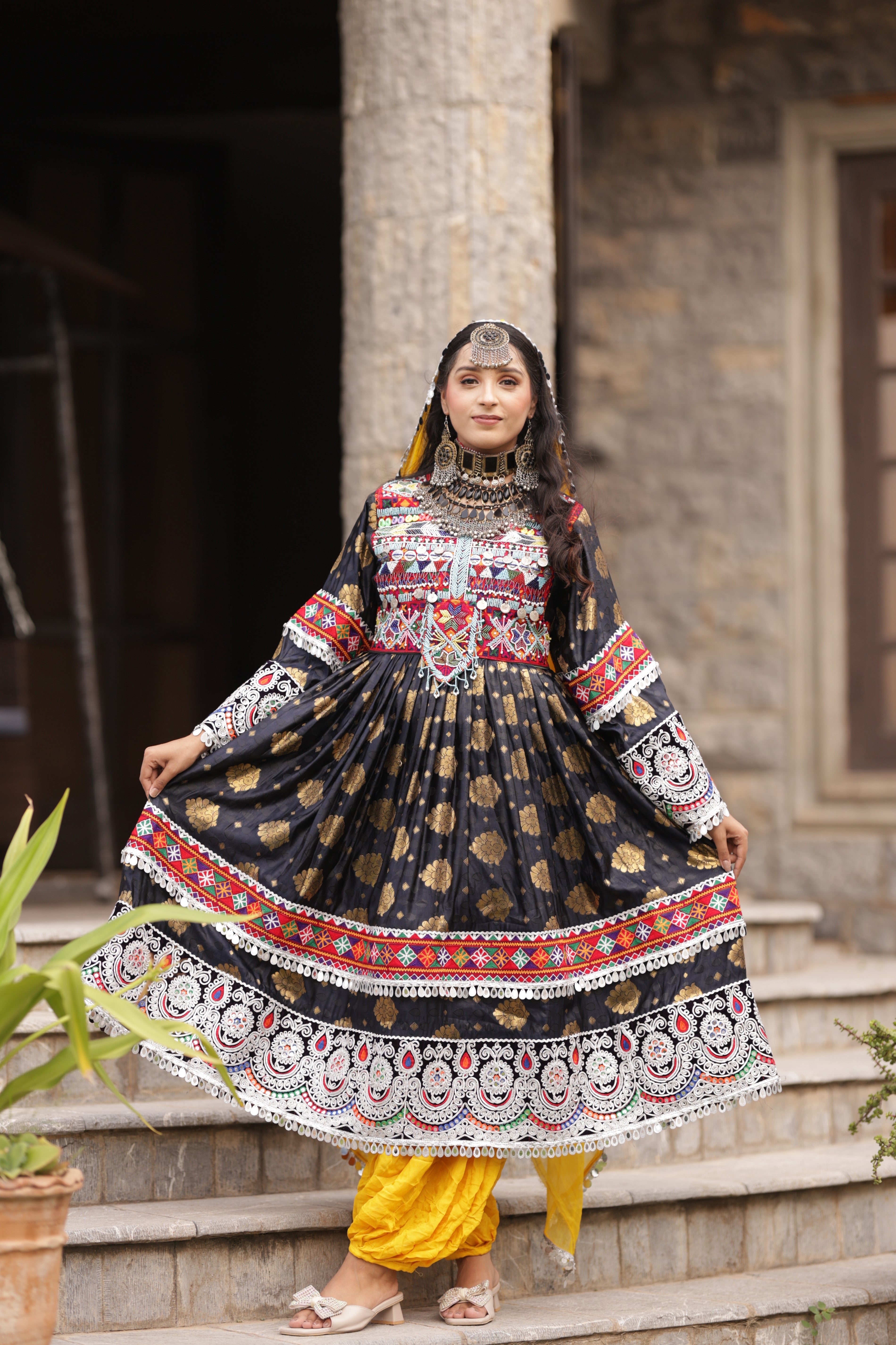 ZAREEN (زرين)