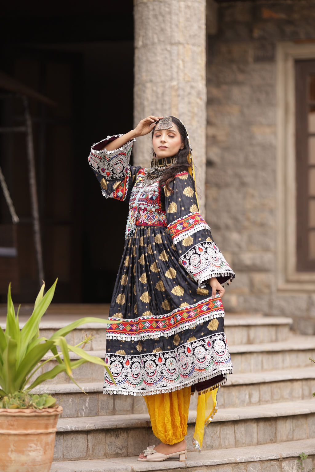 ZAREEN (زرين)